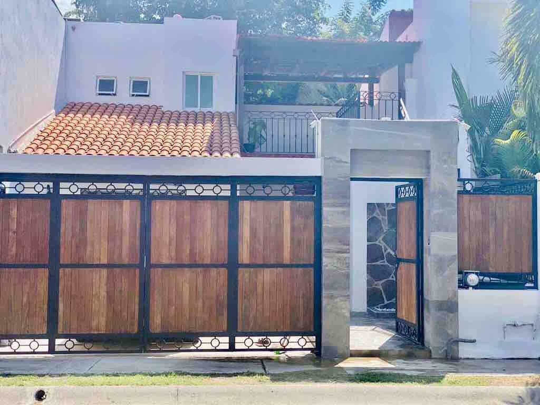 Casa, 4 habitaciones, balcón | Entrada de la propiedad
