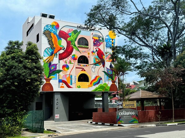 Vista frontal de la propiedad