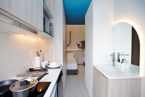 Tomannsrom – superior | Eget kjøkken | Kjøleskap, mikrobølgeovn og kjøkkenutstyr