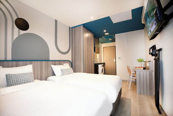 Dobbeltrom | Safe på rommet, skrivebord, blendingsgardiner og strykejern/-brett