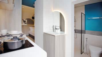 Kamar Twin Superior | Brankas, meja kerja, tirai kedap cahaya, dan setrika/meja setrika