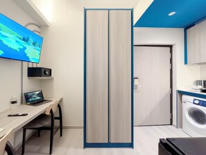 Standard Twin Room | In-room safe, desk, blackout drapes, iron/ironing board