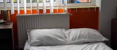 1 chambre, accès Internet, draps fournis