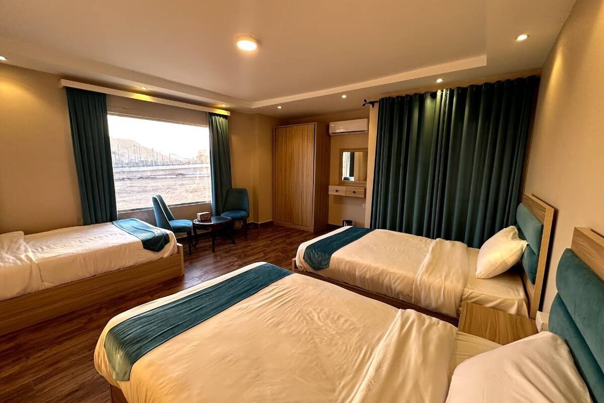 Deluxe Triple Room | Desk, iron/ironing board, free WiFi