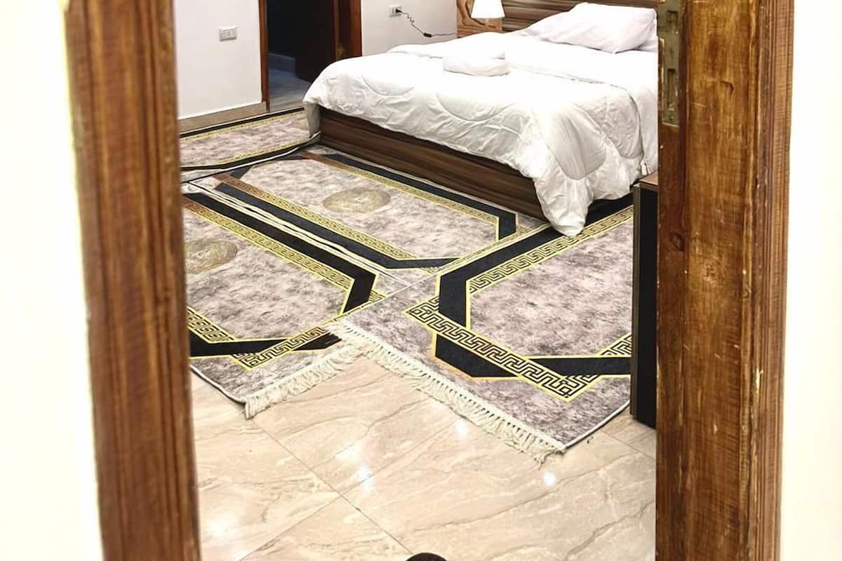 Minibar, rollaway beds, free WiFi