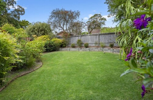 Chic Stylish Getaway with Stunning garden view Granny Flat in MC 2079