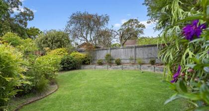 Chic Stylish Getaway with Stunning garden view Granny Flat in MC 2079