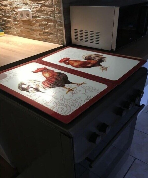 Fridge, microwave, oven, stovetop