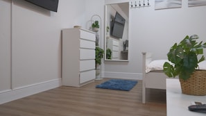 2 habitaciones, tabla de planchar con plancha y wifi gratis