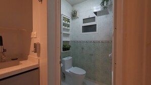 A bathroom with a toilet, a shower, and a sink. - 2-bedroom apartment IKEA style (Riyadh)