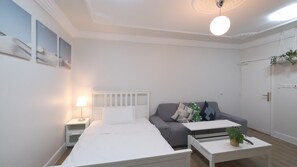 2 bedrooms, desk, soundproofing, iron/ironing board - 2-bedroom apartment IKEA style (Riyadh)