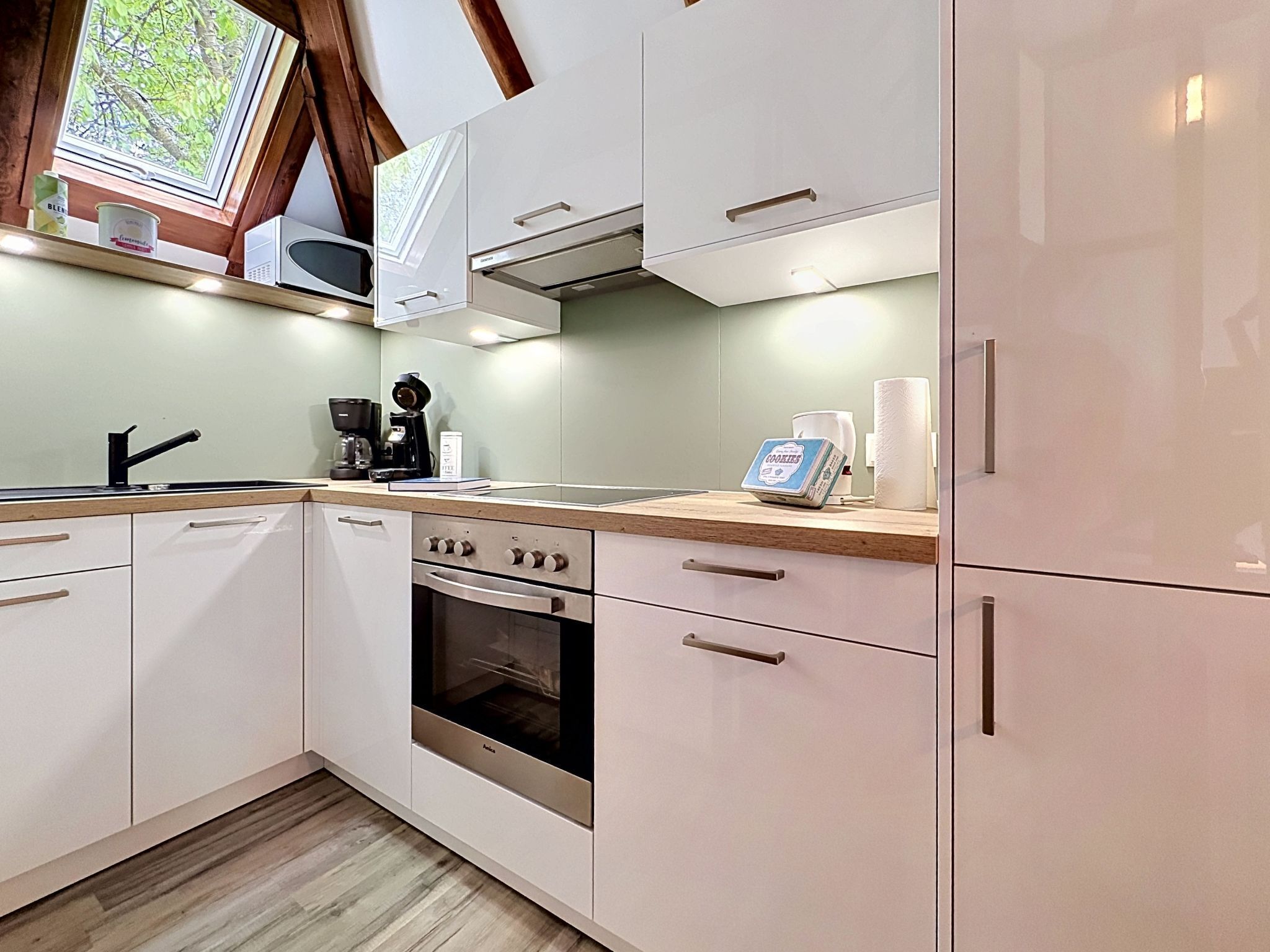 Fridge, microwave, oven, dishwasher