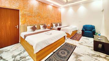 Superior Quadruple Room, Air conditioning | Hypo-allergenic bedding, desk, soundproofing, free WiFi