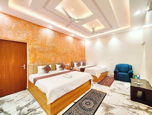 Quadrupla Superior, aria condizionata | Biancheria da letto ipoallergenica, una scrivania, insonorizzazione