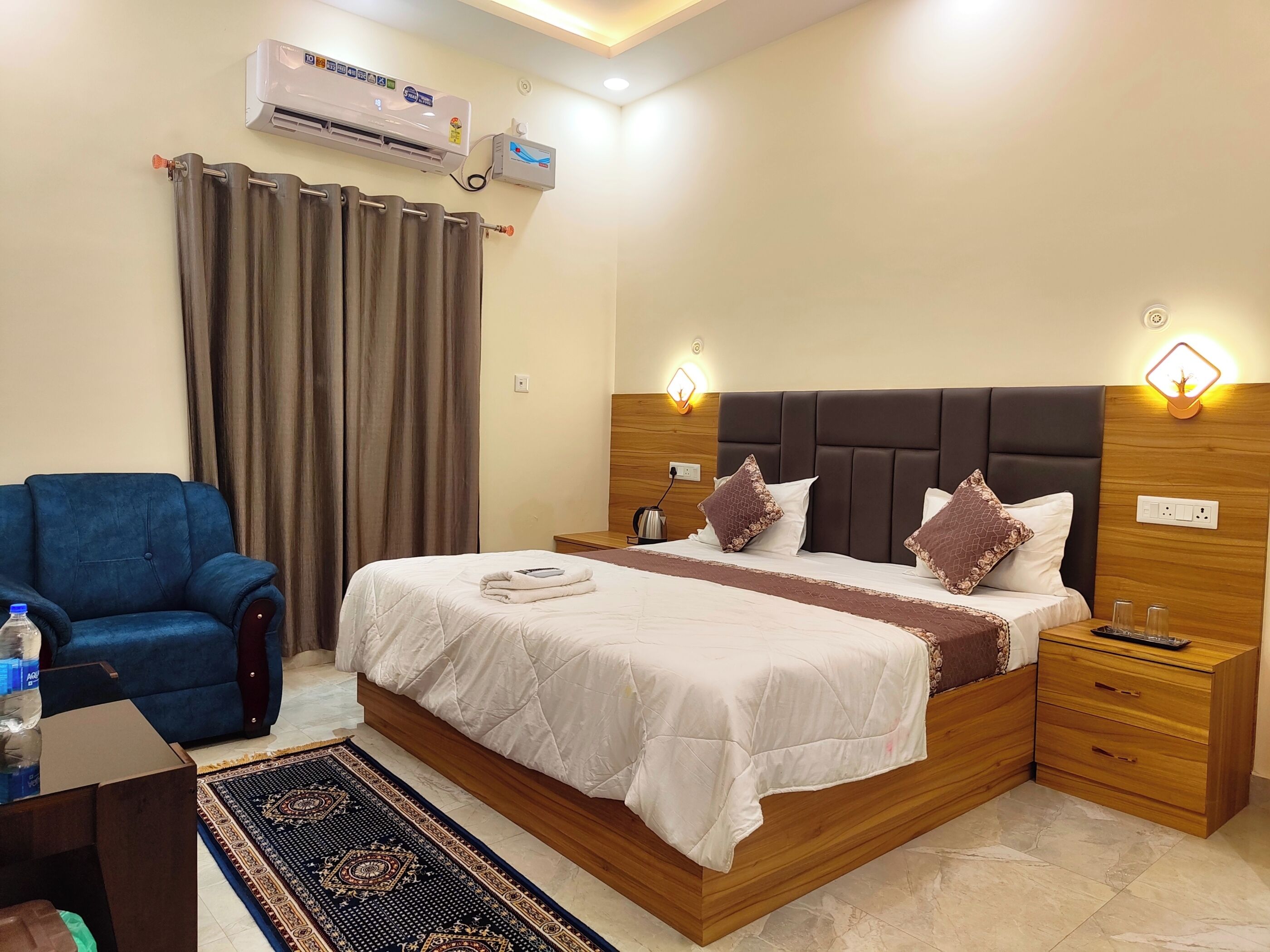 Hypo-allergenic bedding, desk, soundproofing, free WiFi