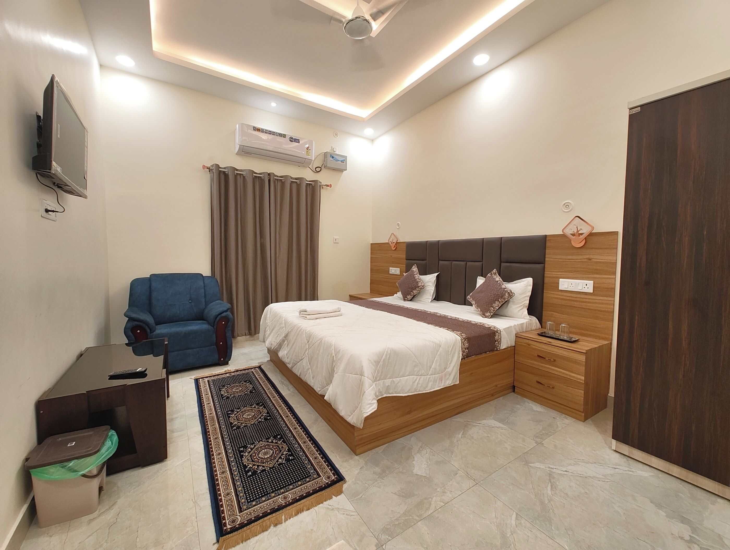 Hypo-allergenic bedding, desk, soundproofing, free WiFi