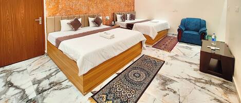 高级四人房, 空调 | 防过敏的被褥、办公桌、隔音、免费 WiFi