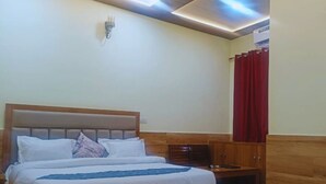 A bedroom with a bed, wooden headboard, and a red curtain. - Hotel Shani - Punjabi Rasoi (Palampur)
