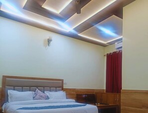 Luxury Single Room, Balcony, Hill View | Desk, laptop workspace, free WiFi