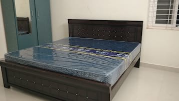 Deluxe Double Room | Desk, laptop workspace, free WiFi