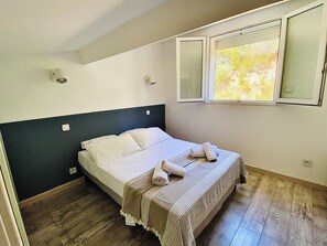 2 bedrooms, iron/ironing board, internet, bed sheets - Malva property, Bergamotta apartment (Alata)