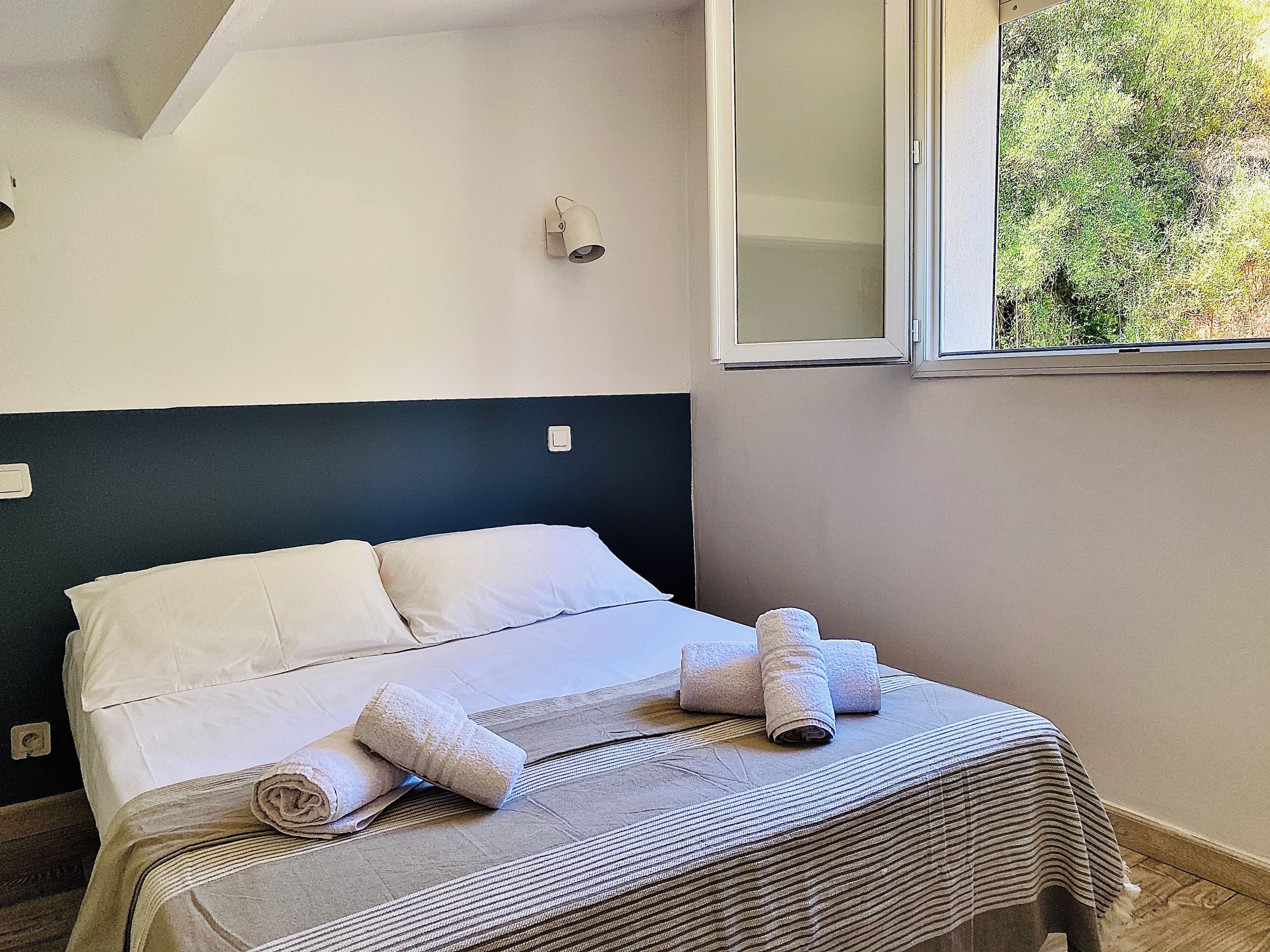 2 bedrooms, iron/ironing board, Internet, bed sheets