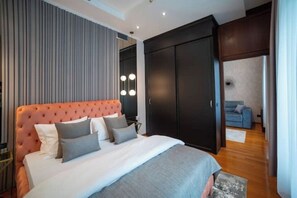1 slaapkamer, een strijkplank/strijkijzer, wifi, beddengoed