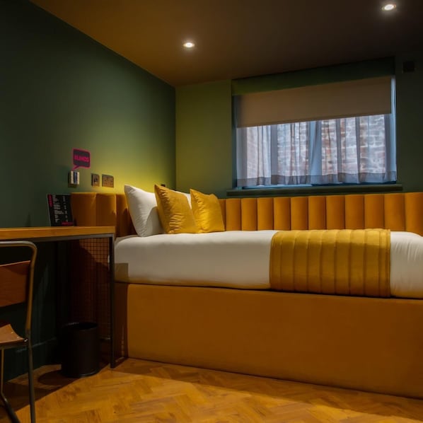 Minibar, wifi gratis y ropa de cama
