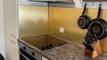 Kühlschrank, Ofen, Herdplatte, Geschirrspüler