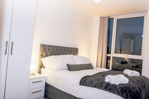 2 bedrooms, desk, iron/ironing board, free WiFi