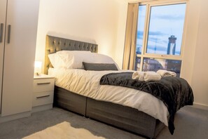 2 habitaciones, escritorio, tabla de planchar con plancha y wifi gratis