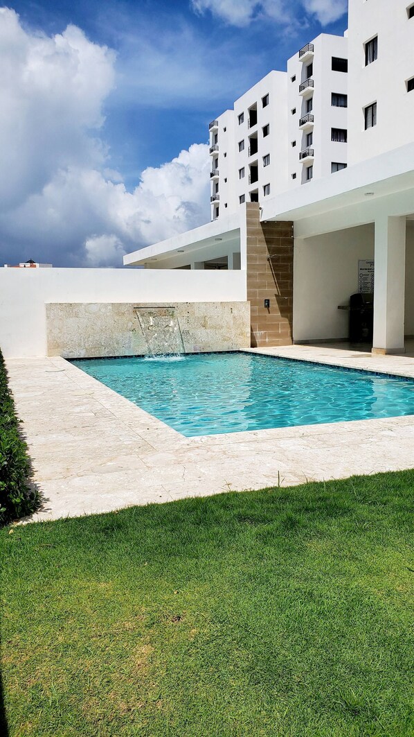 Appartement, 2 chambres, accessible aux personnes à mobilité réduite, fumeur | Piscine | Piscine extérieure