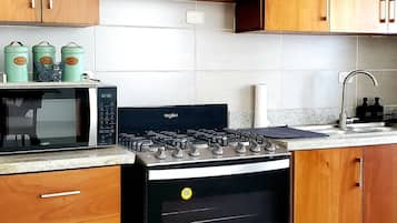 Apartment, 2 Bedrooms, Accessible, Smoking | Interior