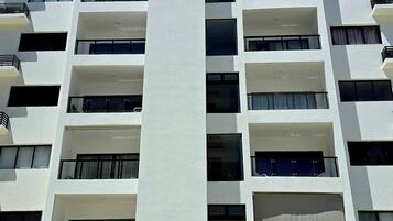 Apartment, 2 Bedrooms, Accessible, Smoking | Exterior