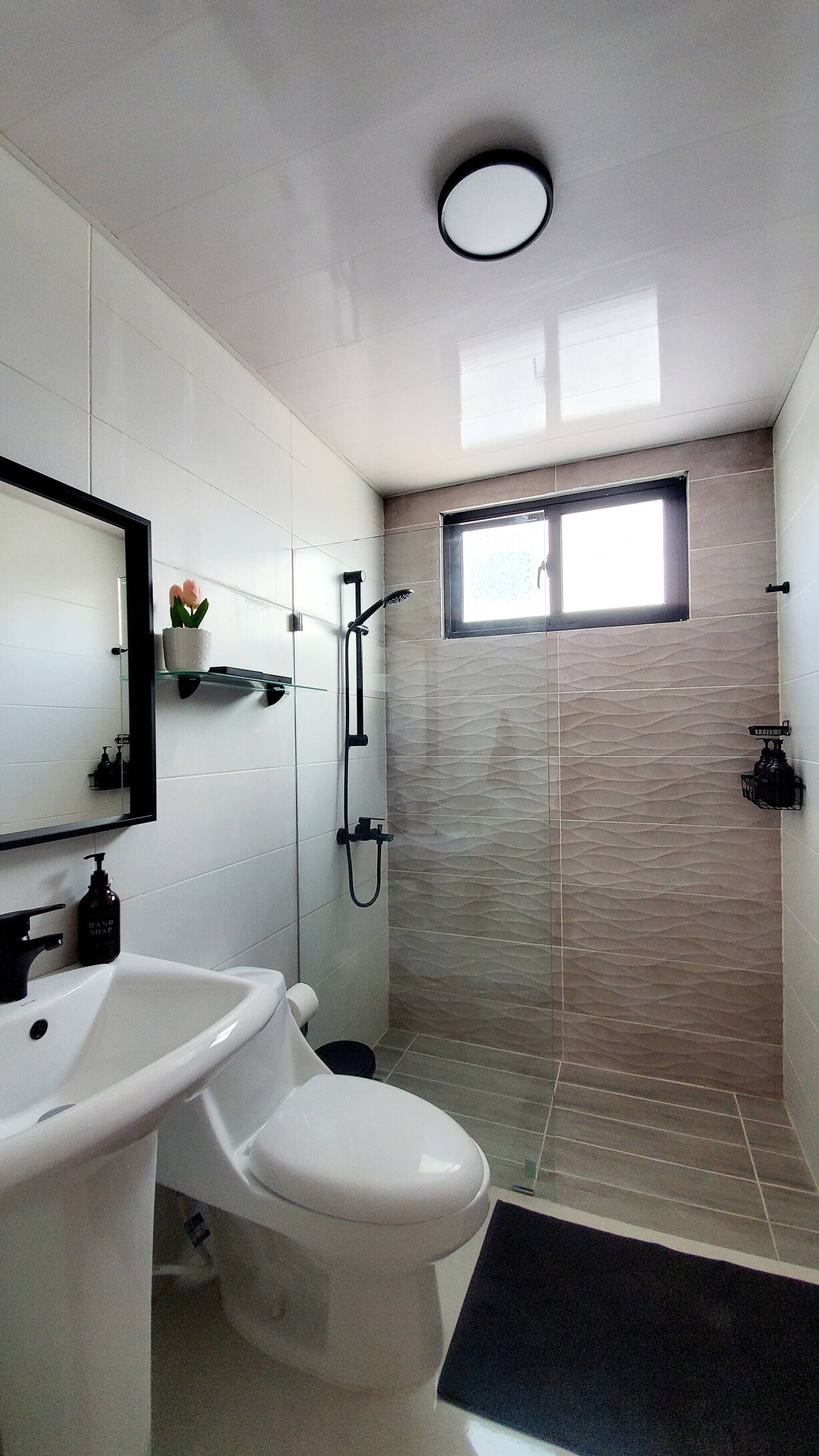 Apartment, 2 Bedrooms, Accessible, Smoking | Bathroom amenities