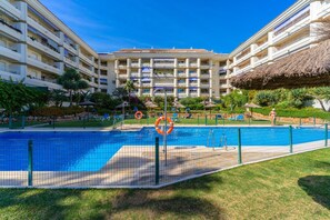 Pool - Apartment 'Marbella Ático las Vistas De Laia' with Sea View, Wi-Fi and Air Conditioning (Marbella)