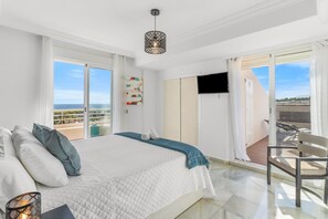 3 bedrooms, iron/ironing board, WiFi, bed sheets - Apartment 'Marbella Ático las Vistas De Laia' with Sea View, Wi-Fi and Air Conditioning (Marbella)