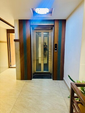 Bureau, fer et planche à repasser, Wi-Fi gratuit, draps fournis