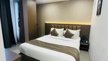 Desk, iron/ironing board, free WiFi, bed sheets