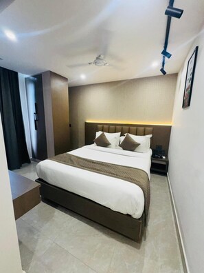 Bureau, fer et planche à repasser, Wi-Fi gratuit, draps fournis