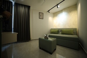 Familiestudio | Oppholdsområde | En 16-tommers LED-TV med kabel-kanaler