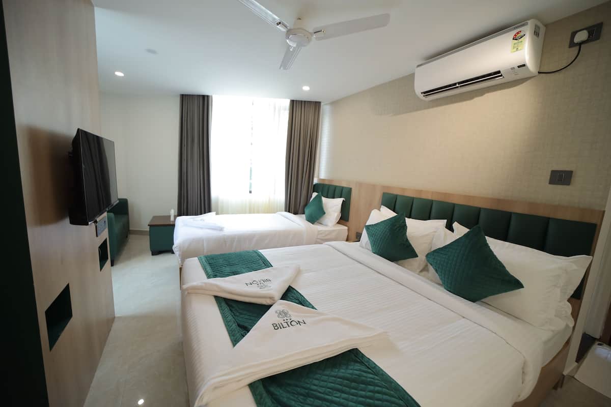Executive Triple Room | Desk, iron/ironing board, free WiFi