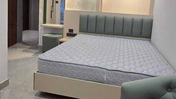 Deluxe Double Room | Desk, iron/ironing board, free WiFi