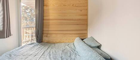 2 bedrooms, iron/ironing board, Internet