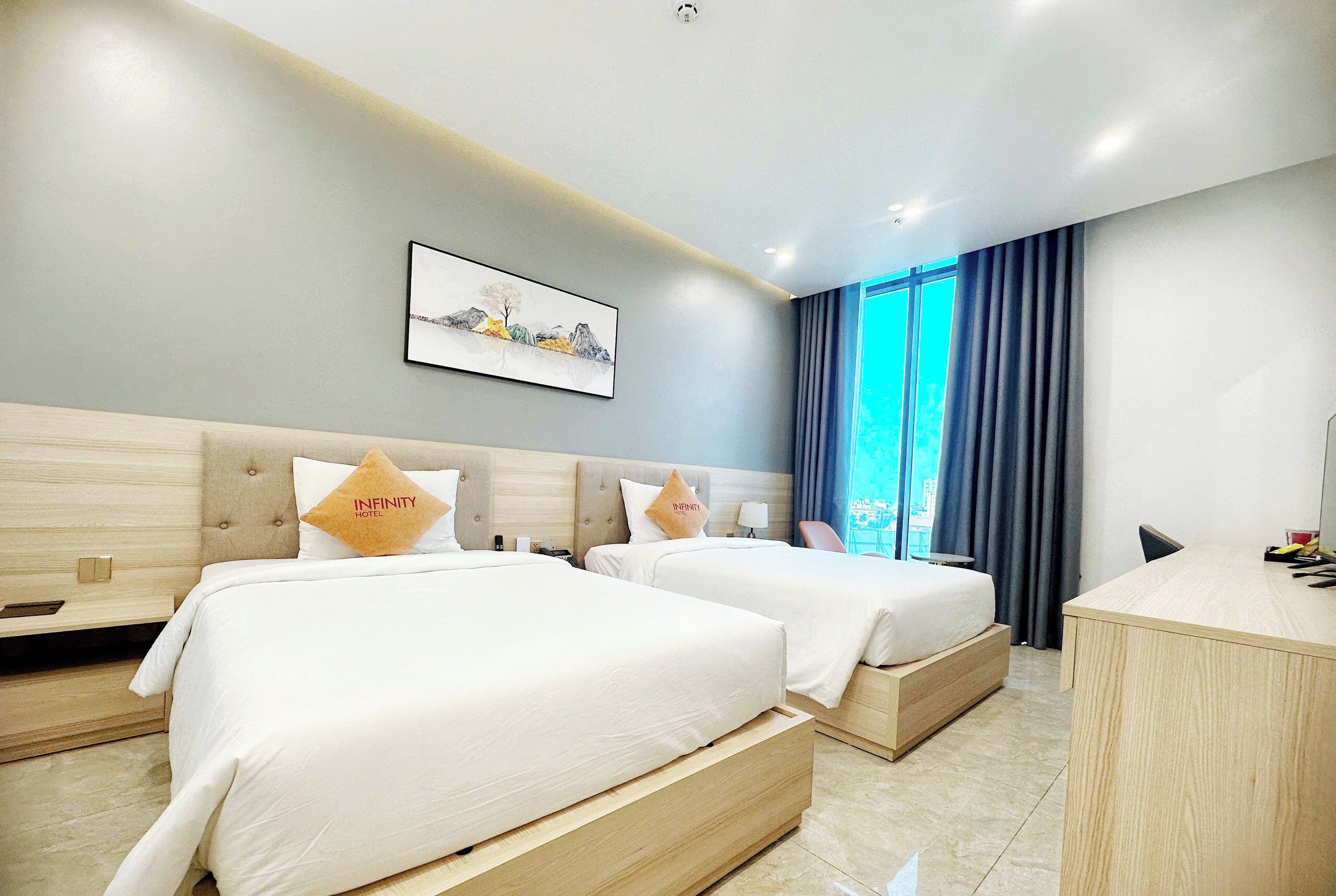 Superior Room | Peti besi dalam bilik, meja, ruang kerja komputer riba, kalis bunyi 