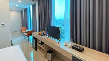 Luxury Studio | In-room safe, desk, laptop workspace, soundproofing