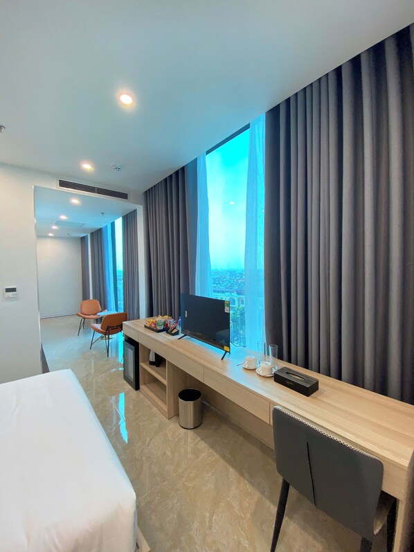 Habitación superior | Caja fuerte, escritorio, espacio para trabajar con un portátil