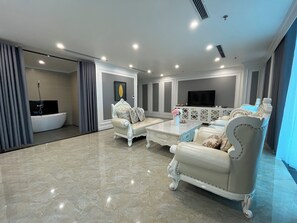 Luxury-Zimmer, Stadtblick | Wohnbereich