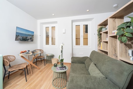 Televisión 40 pulgadas con canales de televisión digitales. Porta Rem Studio by Konnect