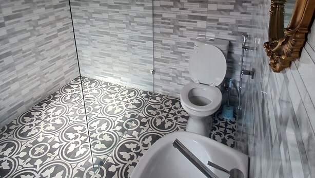 A bathroom with a shower, toilet, and sink. - neo & Ruks Guest House (Cape Town)